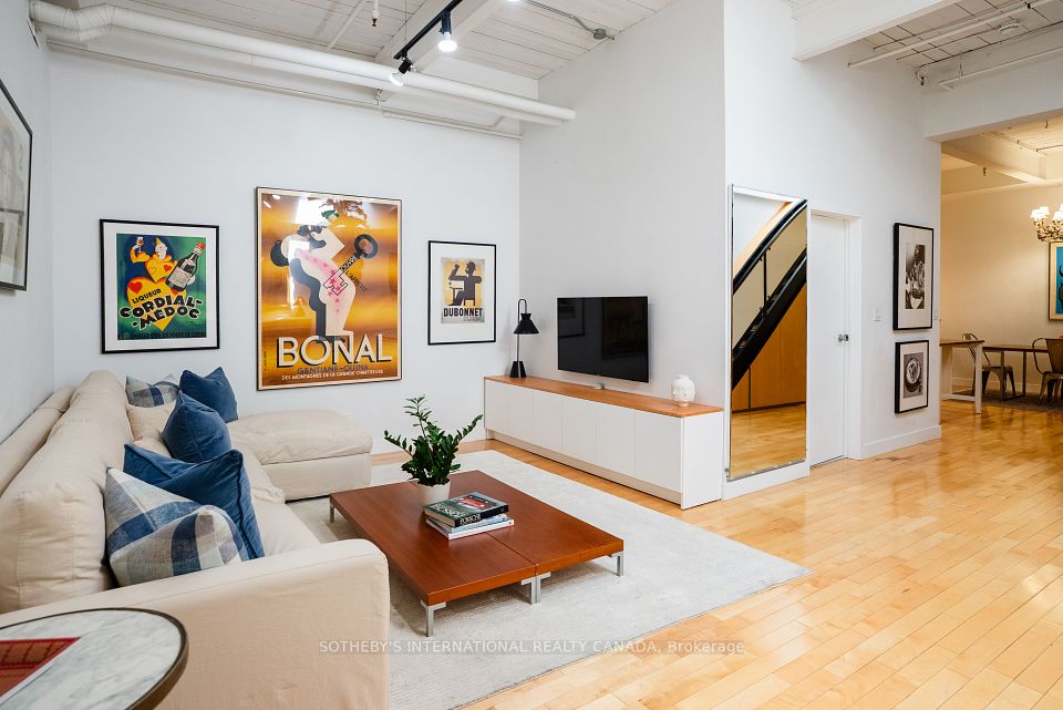 326 Carlaw