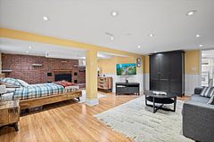 371 Hounslow Avenue