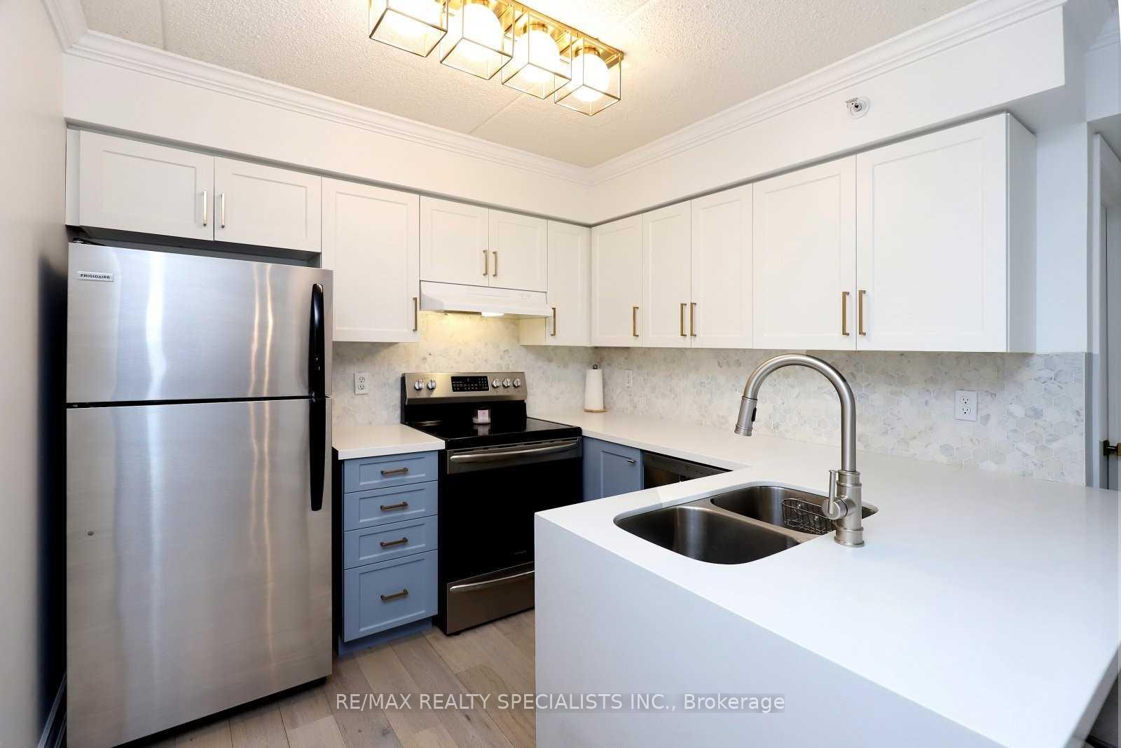 2 Bedrooms Condo at 1470 Bishops, Oakville For sale