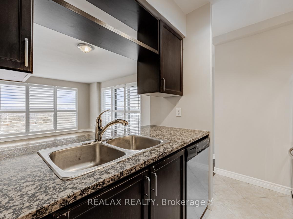 3 Bedrooms Condo at 70 Town Centre,  Toronto For sale