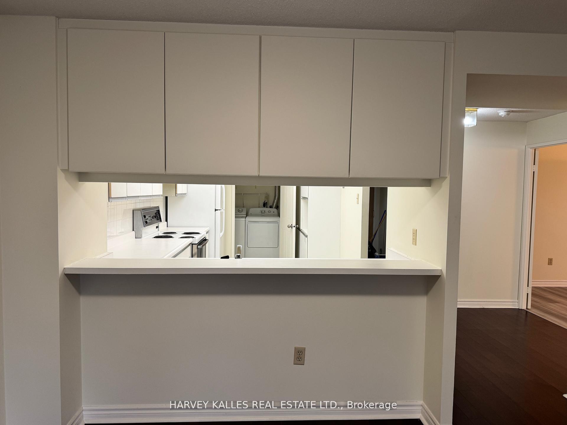 2 Bedrooms Condo at 5 Kenneth, Toronto For sale