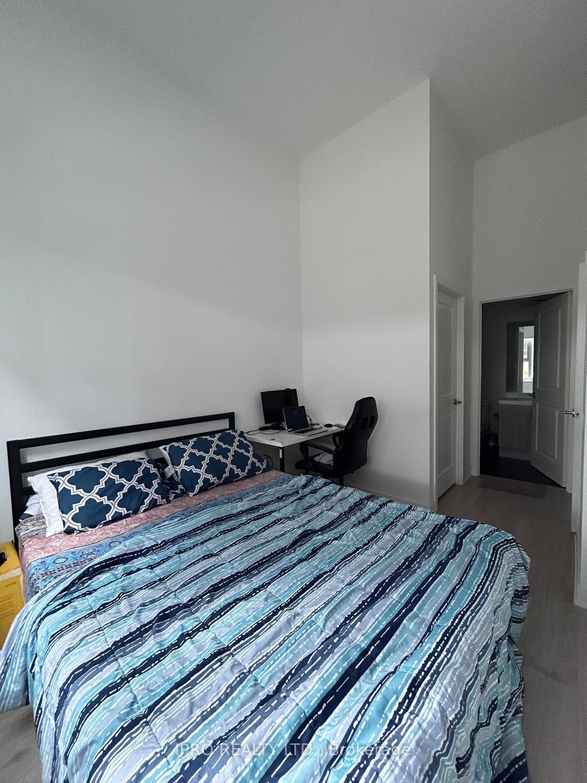 2 Bedrooms Condo at 8 Nahani, Mississauga For sale
