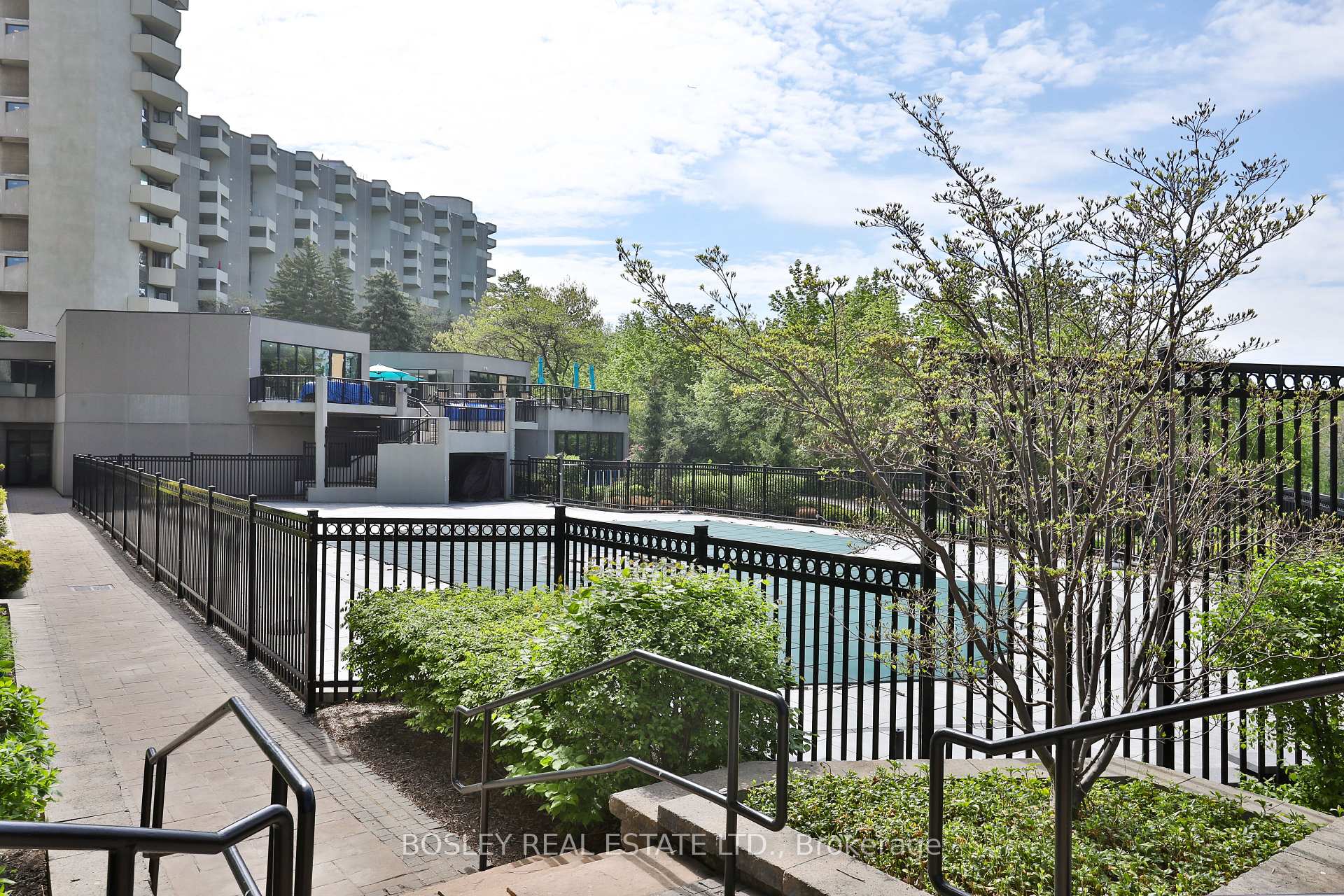 2 Bedrooms Condo at 284 Mill, Toronto For sale