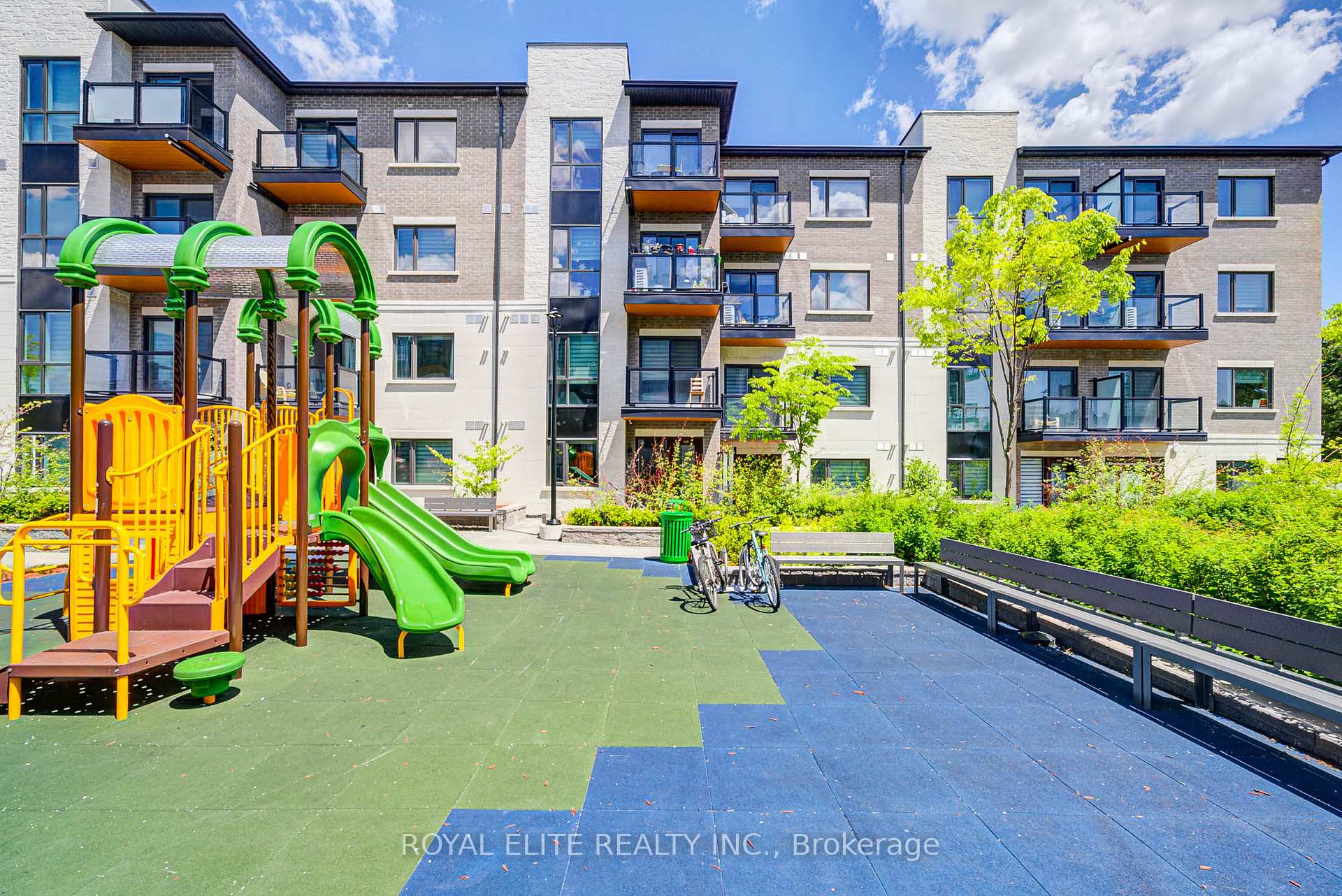 3 Bedrooms Condo at 200 Chester Le, Toronto For sale