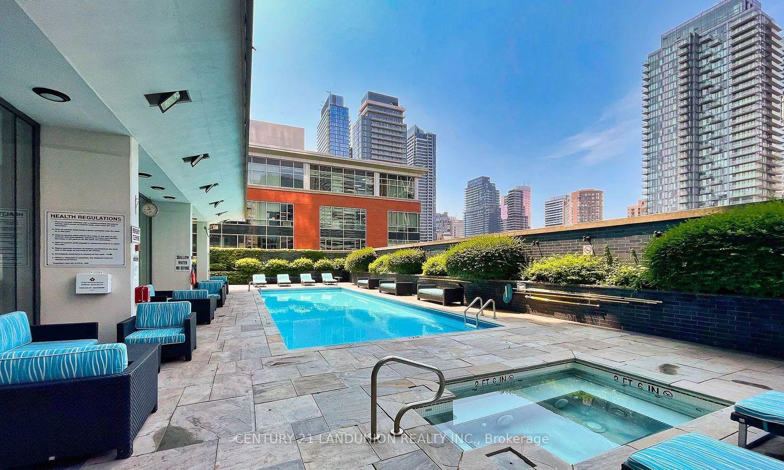 2 Bedrooms Condo at 33 Charles, Toronto For sale