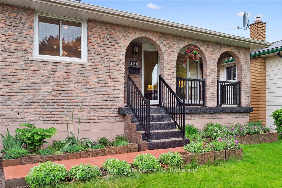 10 Villa Court, Hamilton, ON L8W 1M2