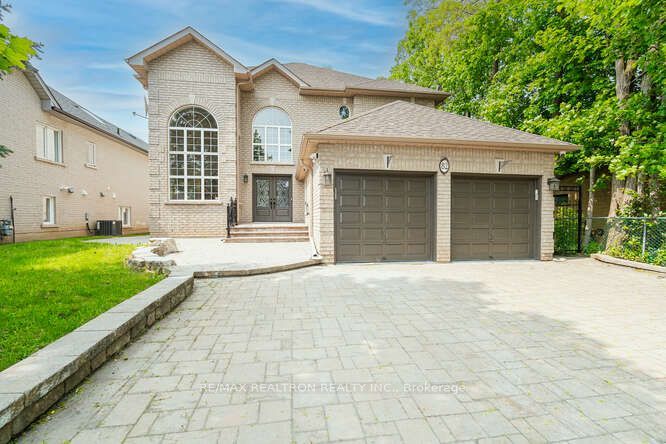 82 Naughton Drive, Richmond Hill, ON L4C 8B3