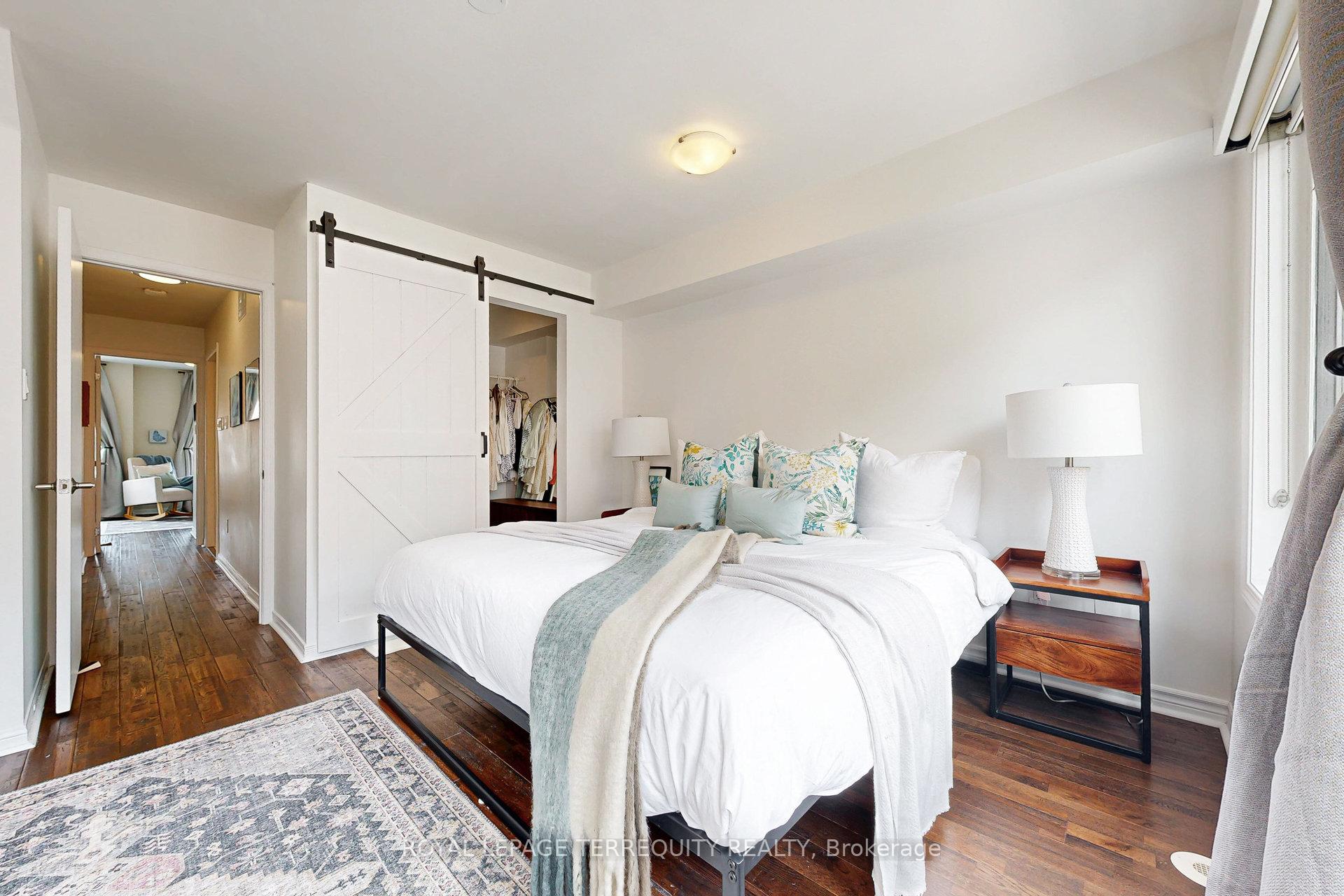 3 Bedrooms Condo at 25 Laidlaw, Toronto For sale