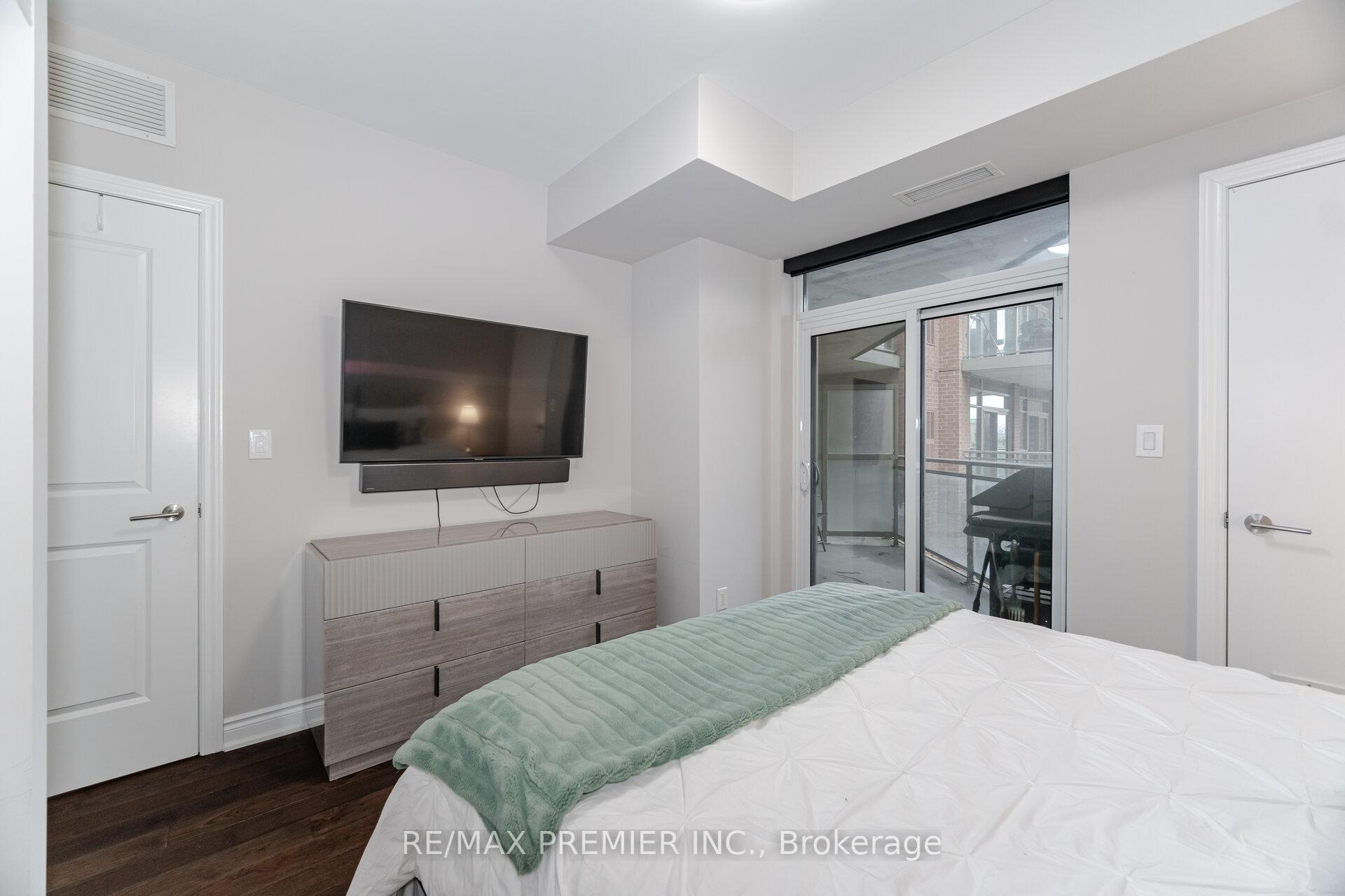 1 Bedroom Condo at 281 Woodbridge,  Vaughan For sale