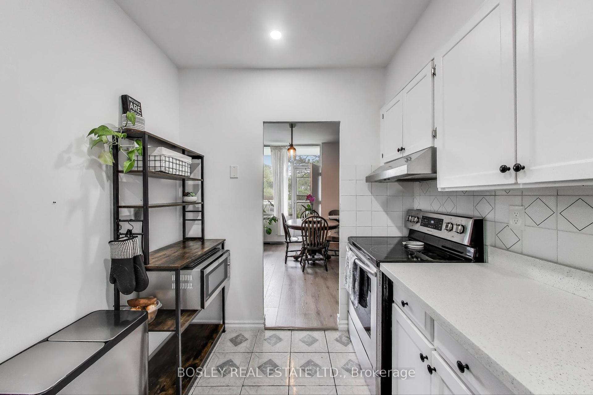 2 Bedrooms Condo at 10 Parkway Forest, Toronto For sale