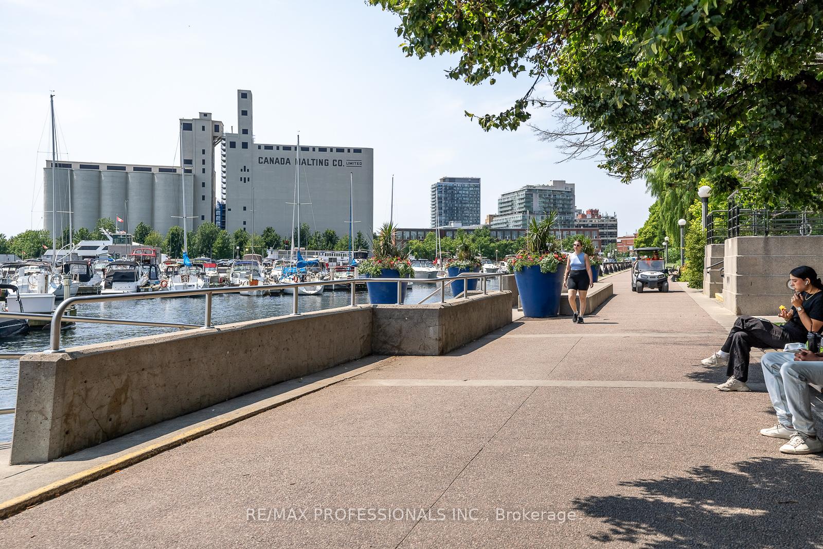3 Bedrooms Condo at 32 Stadium, Toronto For sale