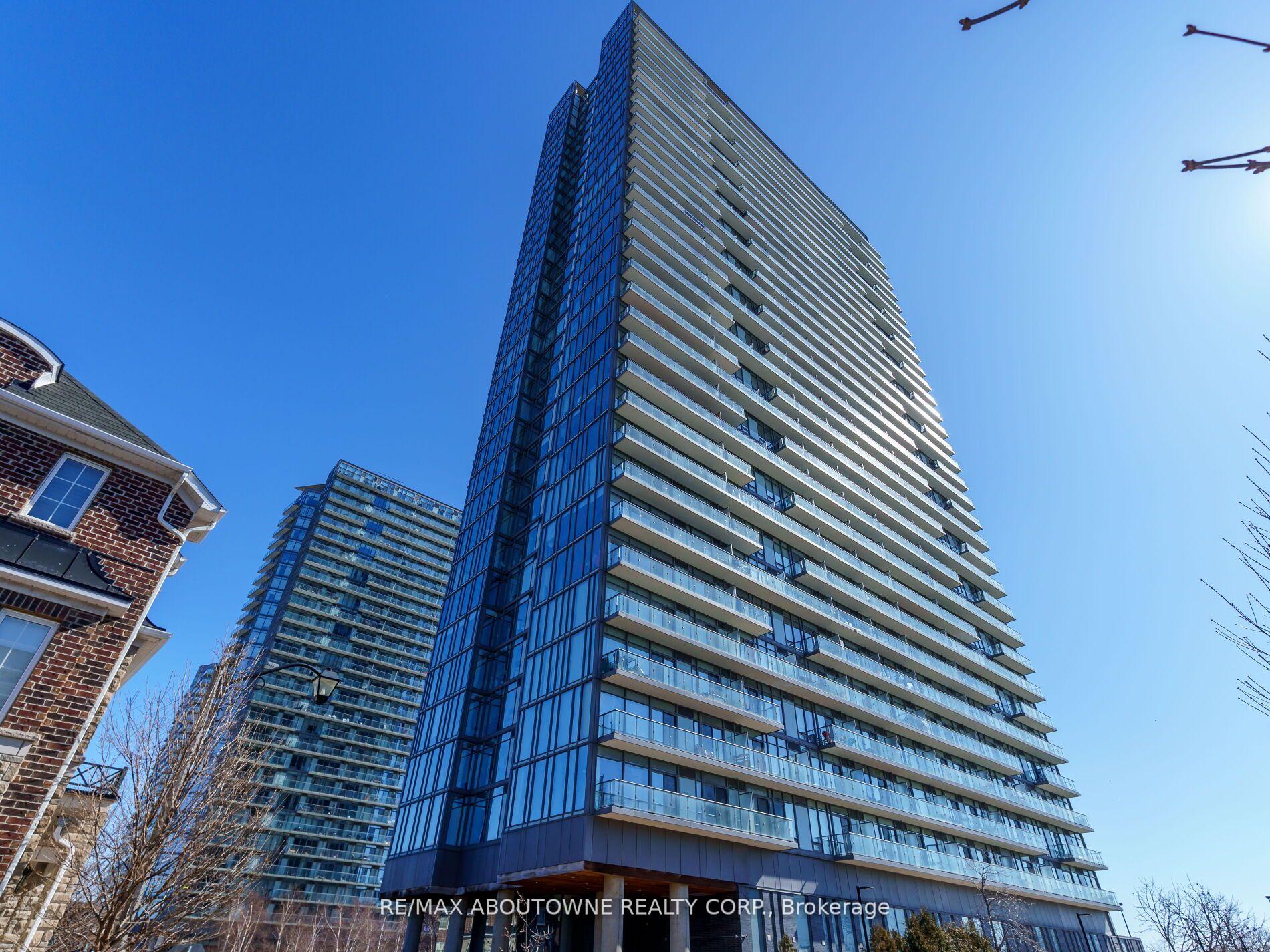 3 Bedrooms Condo at 105 The Queensway, Toronto For sale