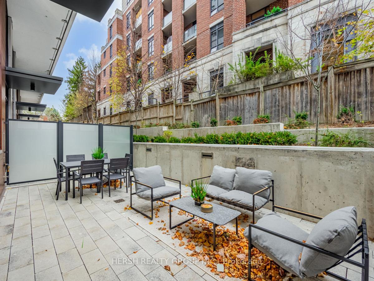 2 Bedrooms Condo at 160 Kingsway,  Toronto For sale