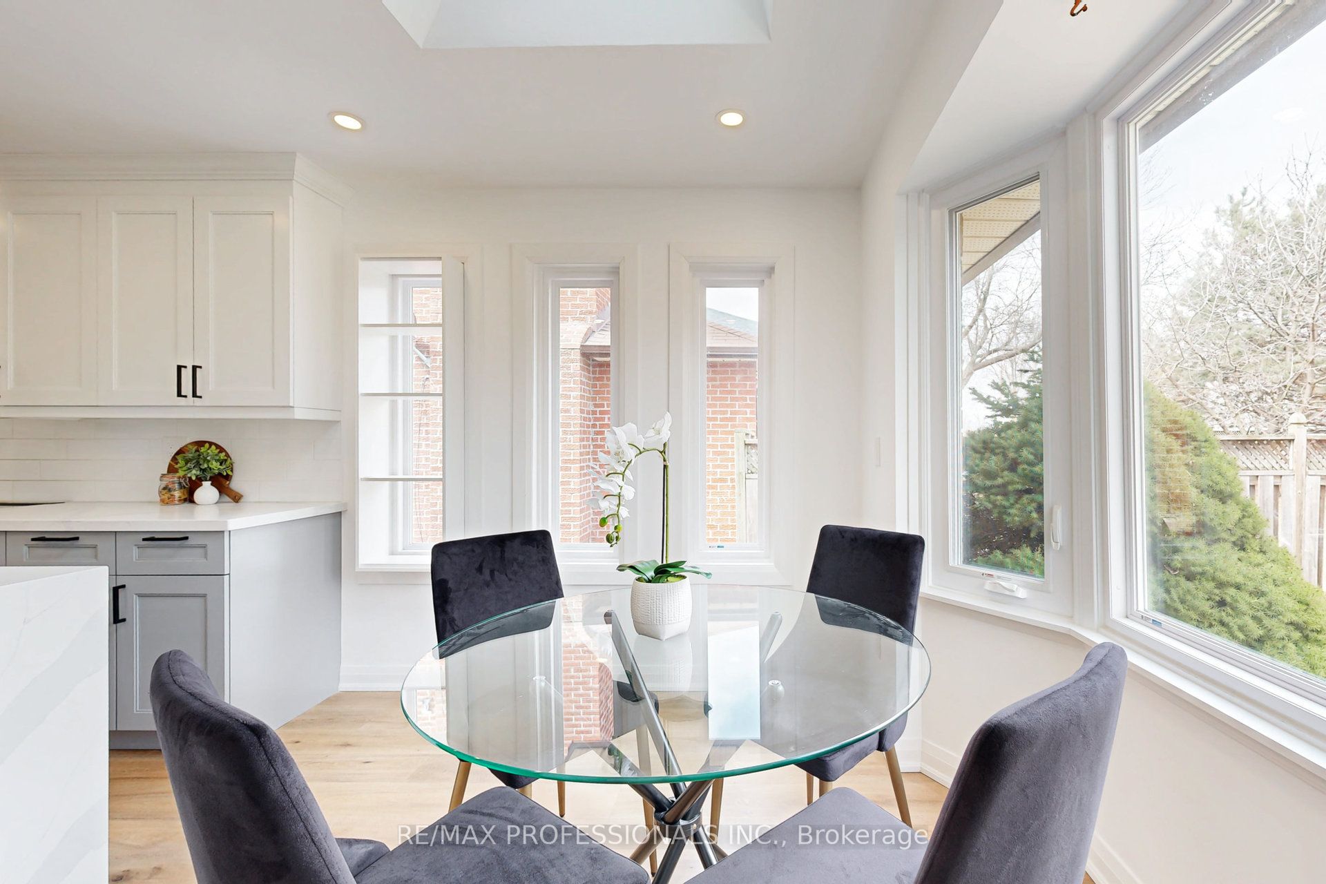 1327 Greenwood Crescent