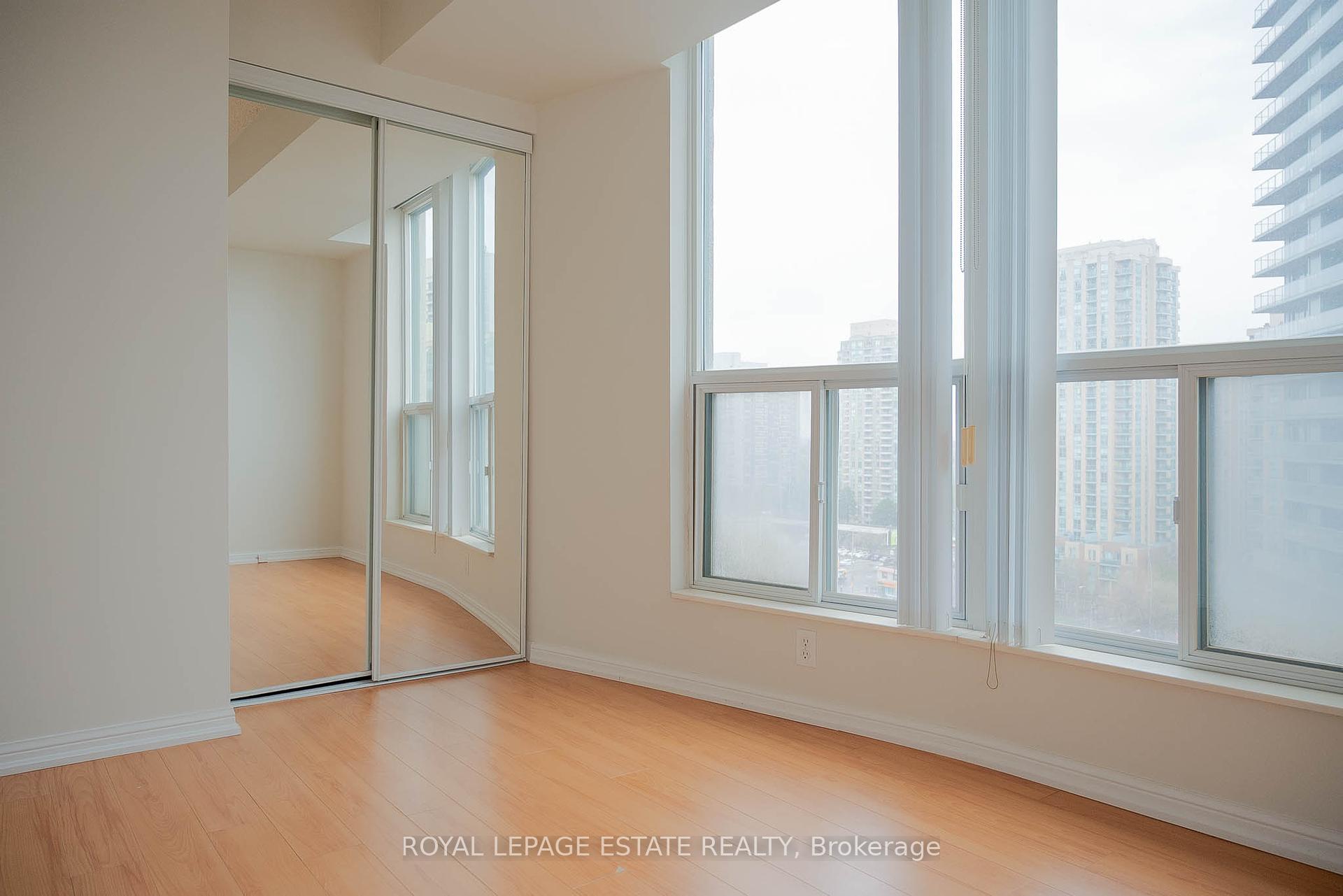 3 Bedrooms Condo at 23 Lorraine,  Toronto For sale