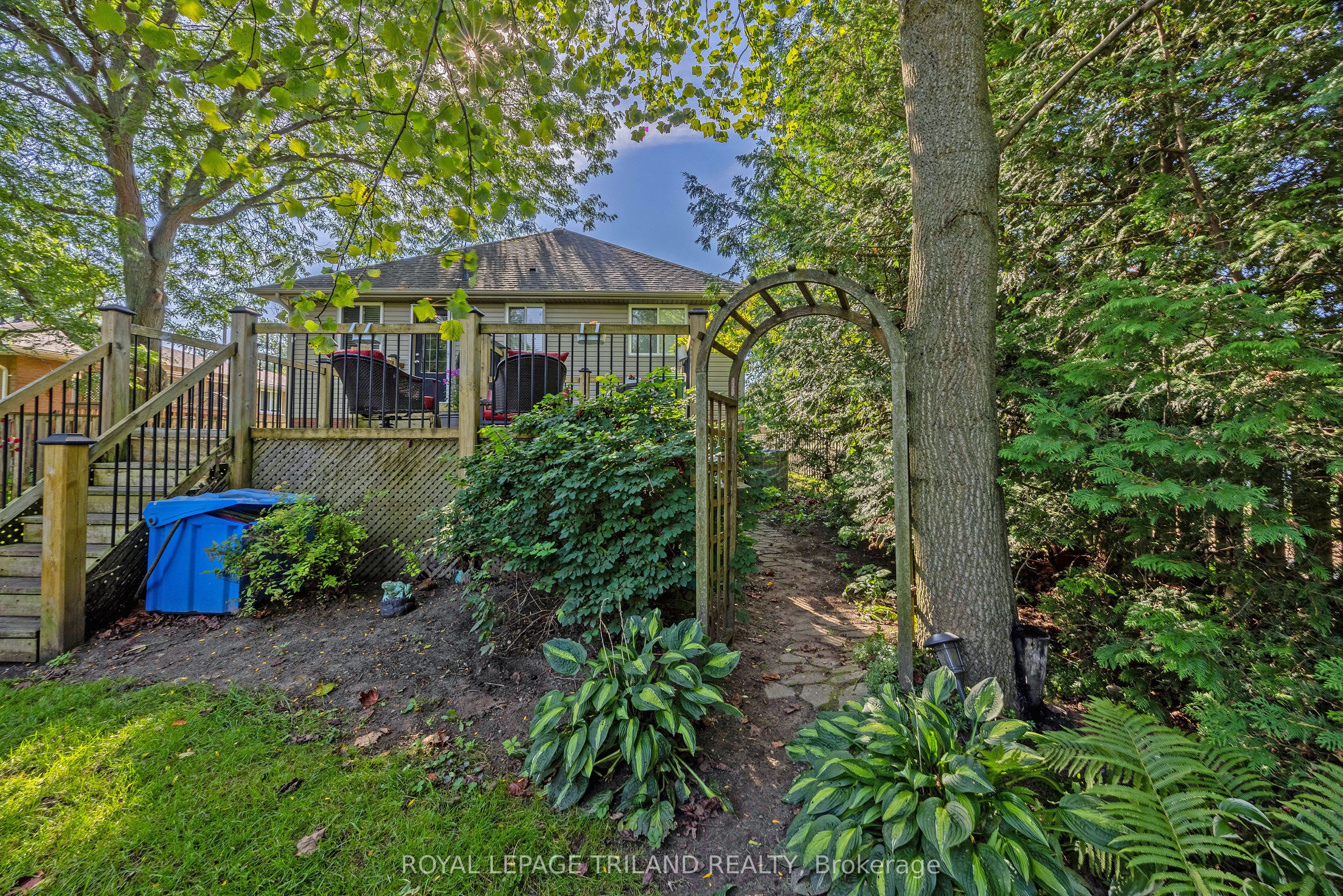 8568 Glendon Drive, Strathroy Caradoc, ON N0L 1W0