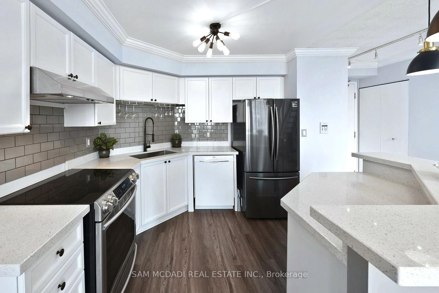 2 Bedrooms Condo at 250 Manitoba, Toronto For sale