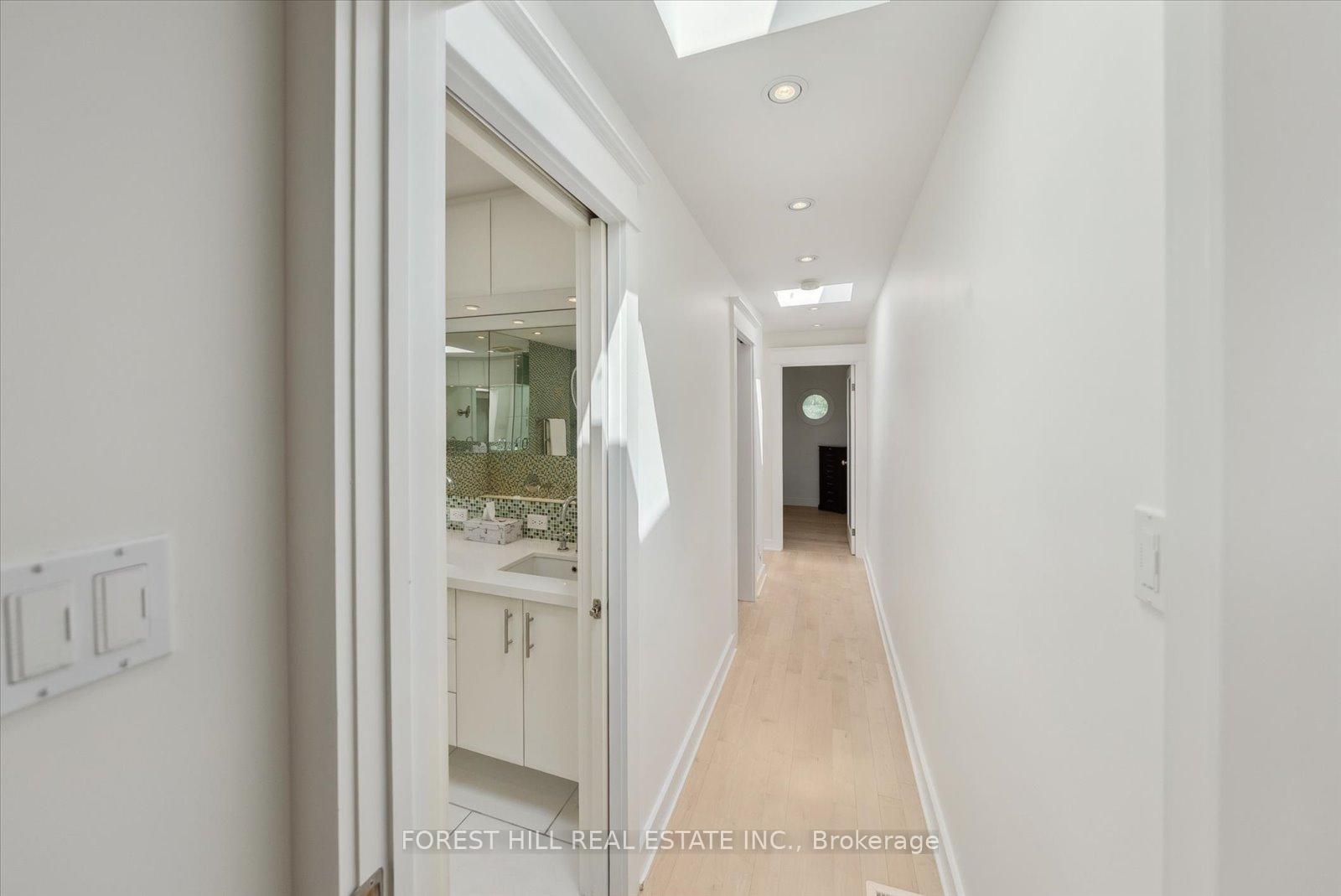 3 Bedrooms Condo at 10 Buller, Toronto For sale