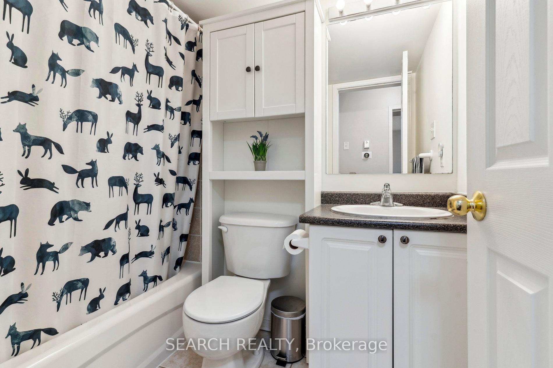 2 Bedrooms Condo at 4975 Southampton, Mississauga For sale