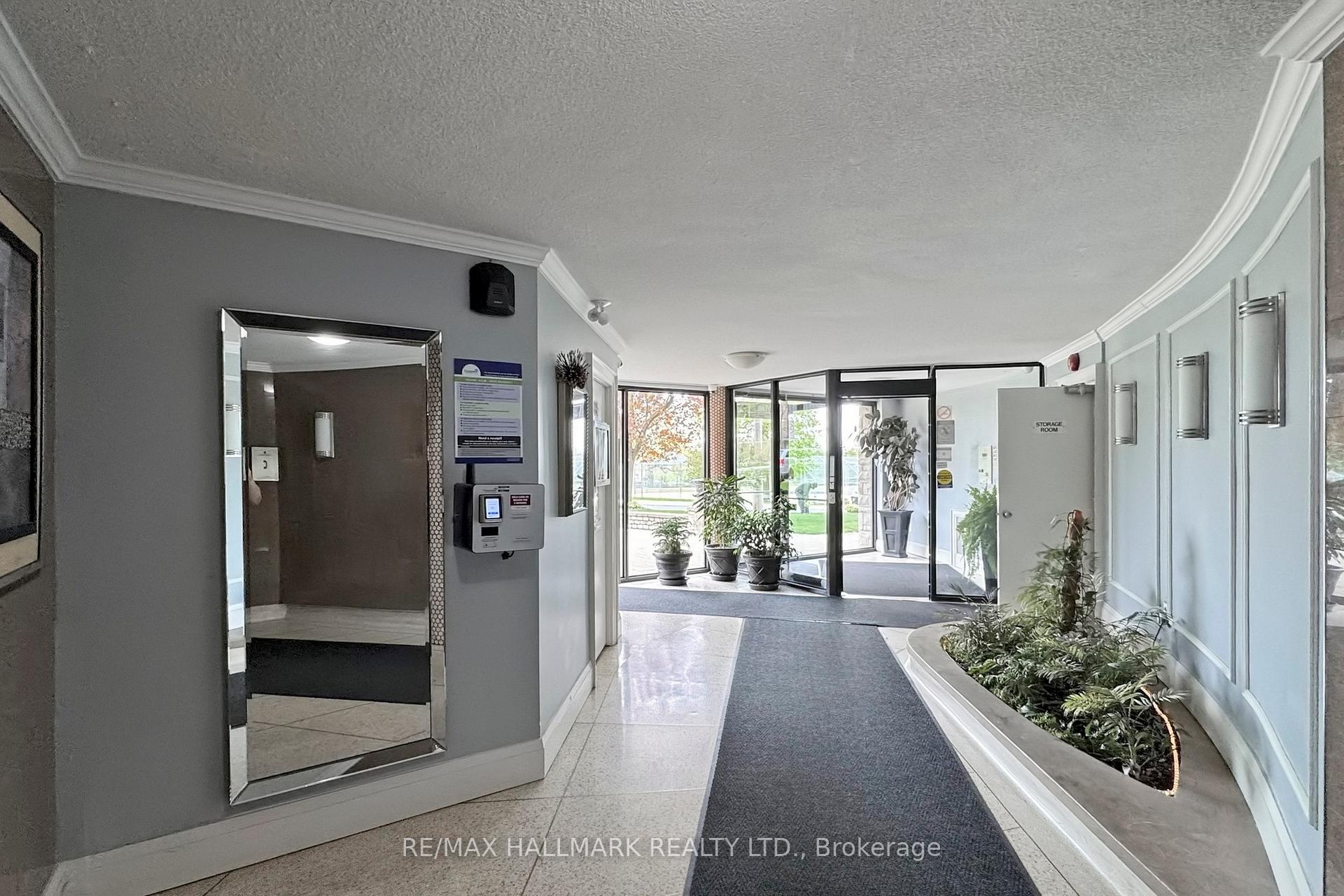2 Bedrooms Condo at 50 Gulliver, Toronto For sale