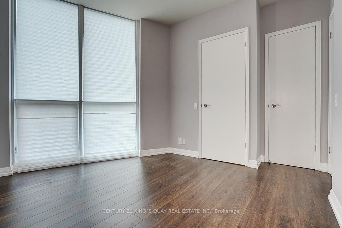 2 Bedrooms Condo at 5 Valhalla Inn, Toronto For sale