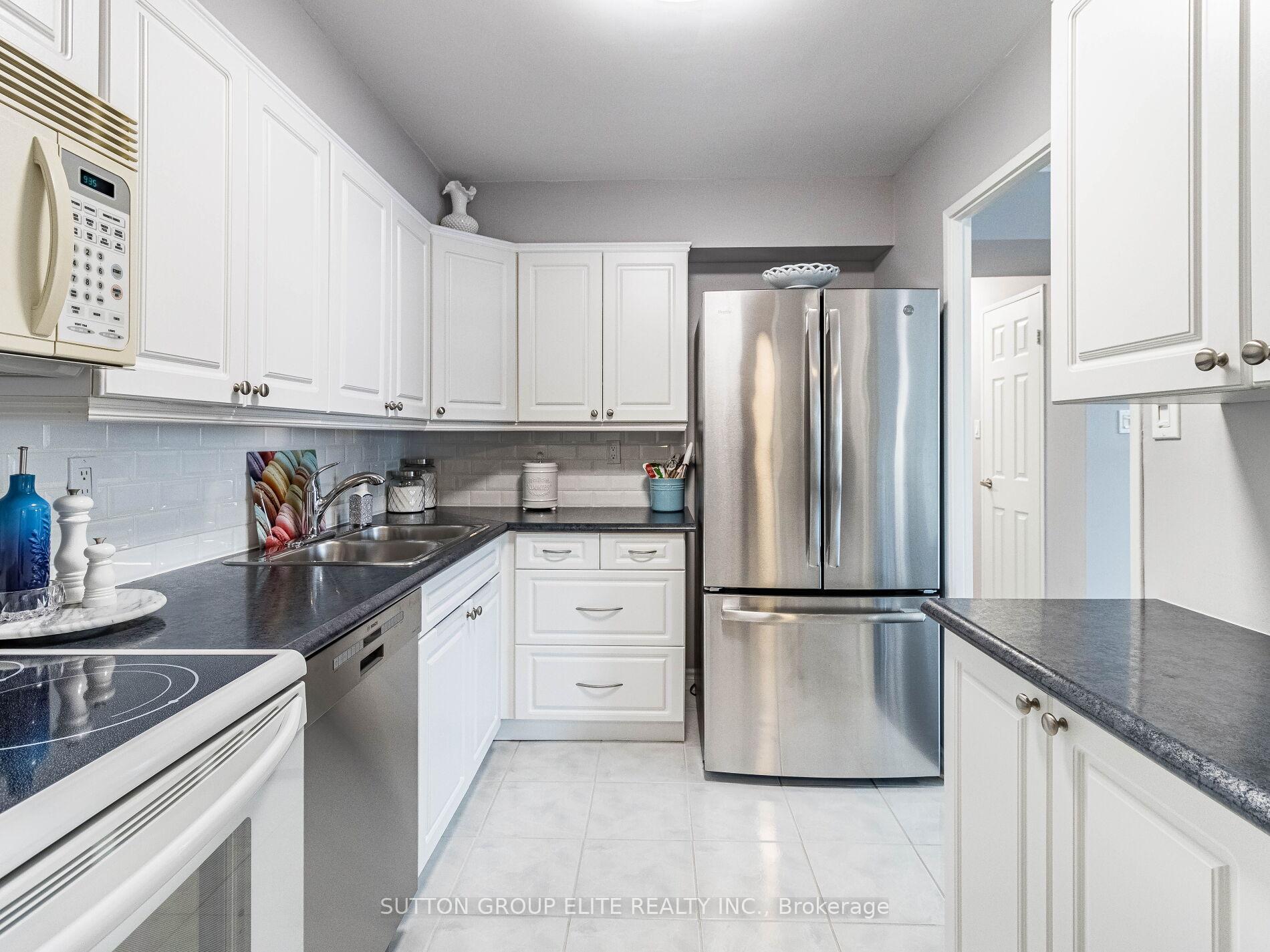 2 Bedrooms Condo at 50 Elm, Mississauga For sale