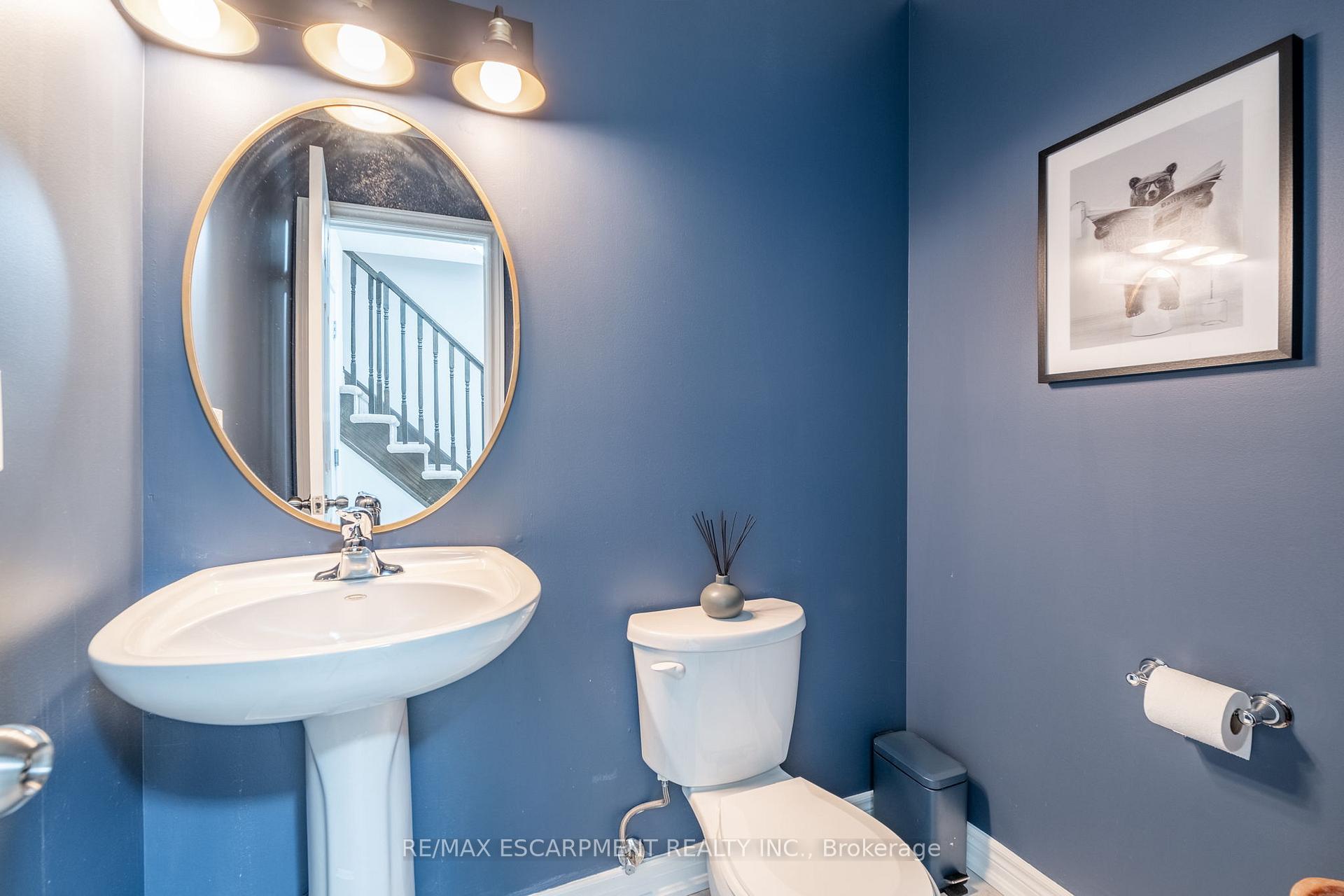 2 Bedrooms Condo at 181 Plains, Burlington For sale