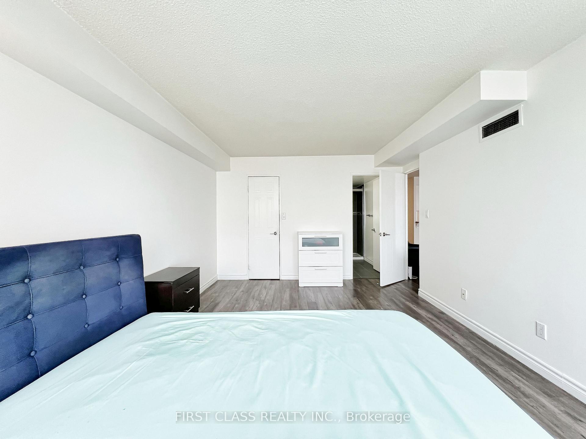 3 Bedrooms Condo at 275 Bamburgh, Toronto For sale