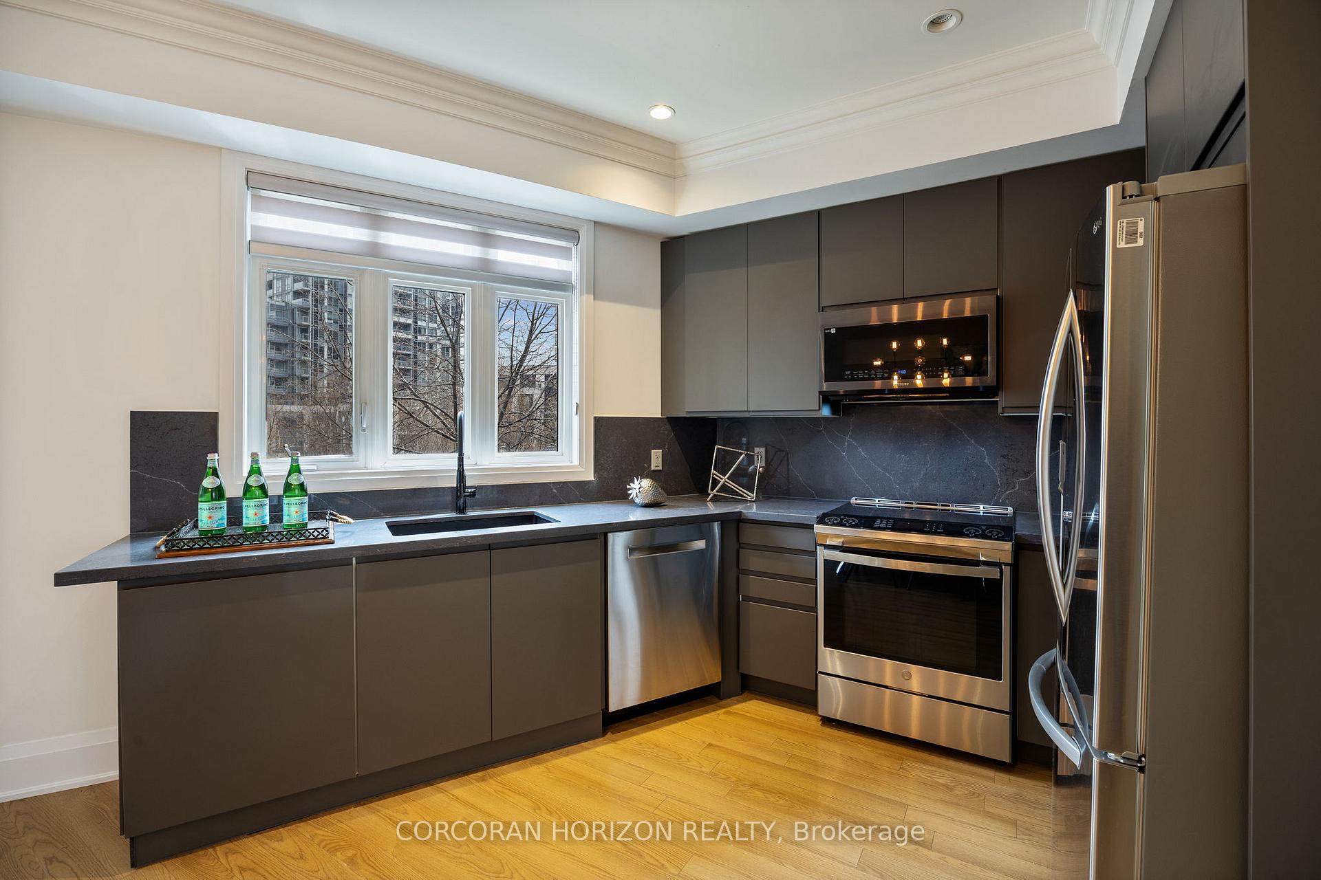 4 Bedrooms Condo at 9 Oakburn, Toronto For sale