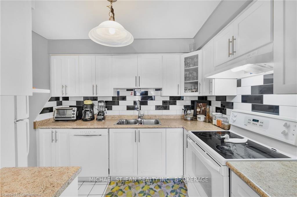 3 Bedrooms Condo at 985 Limeridge,  Hamilton For sale