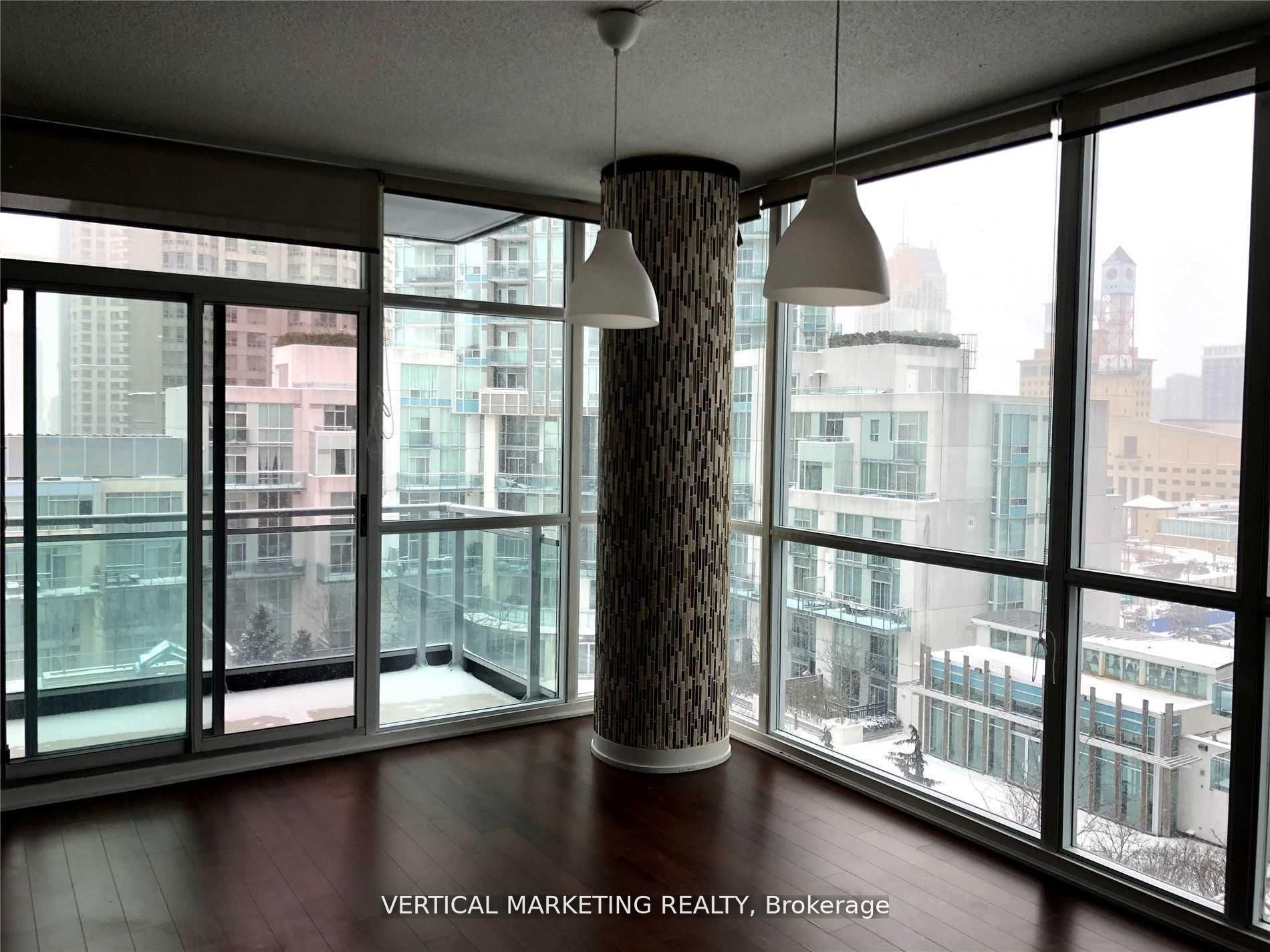 2 Bedrooms Condo at 223 Webb, Mississauga For sale