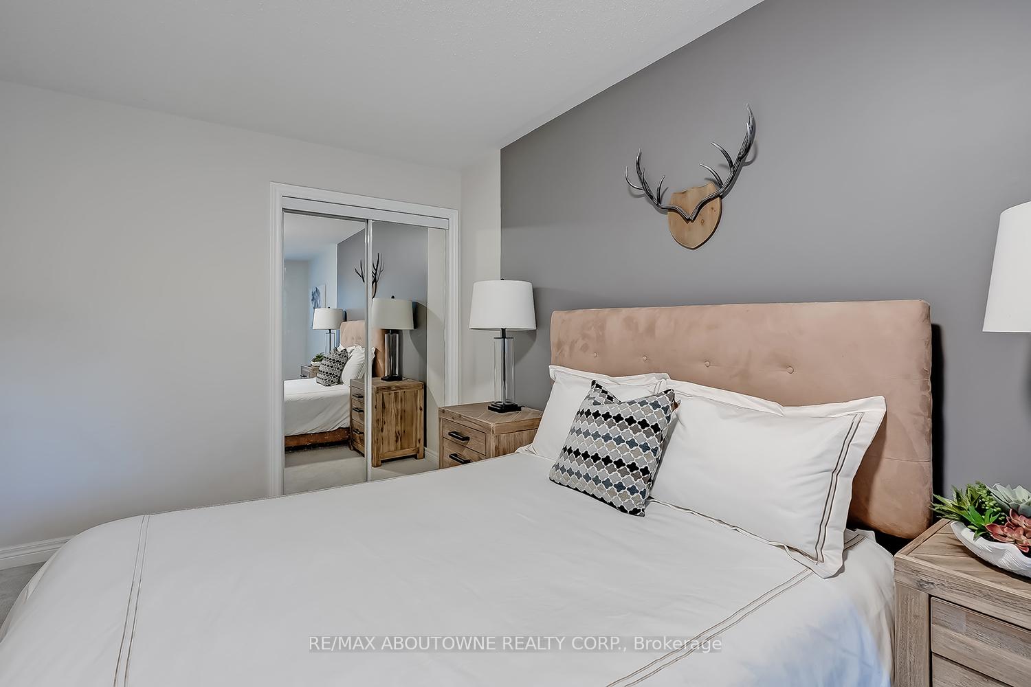 3 Bedrooms Condo at 233 Duskywing, Oakville For sale