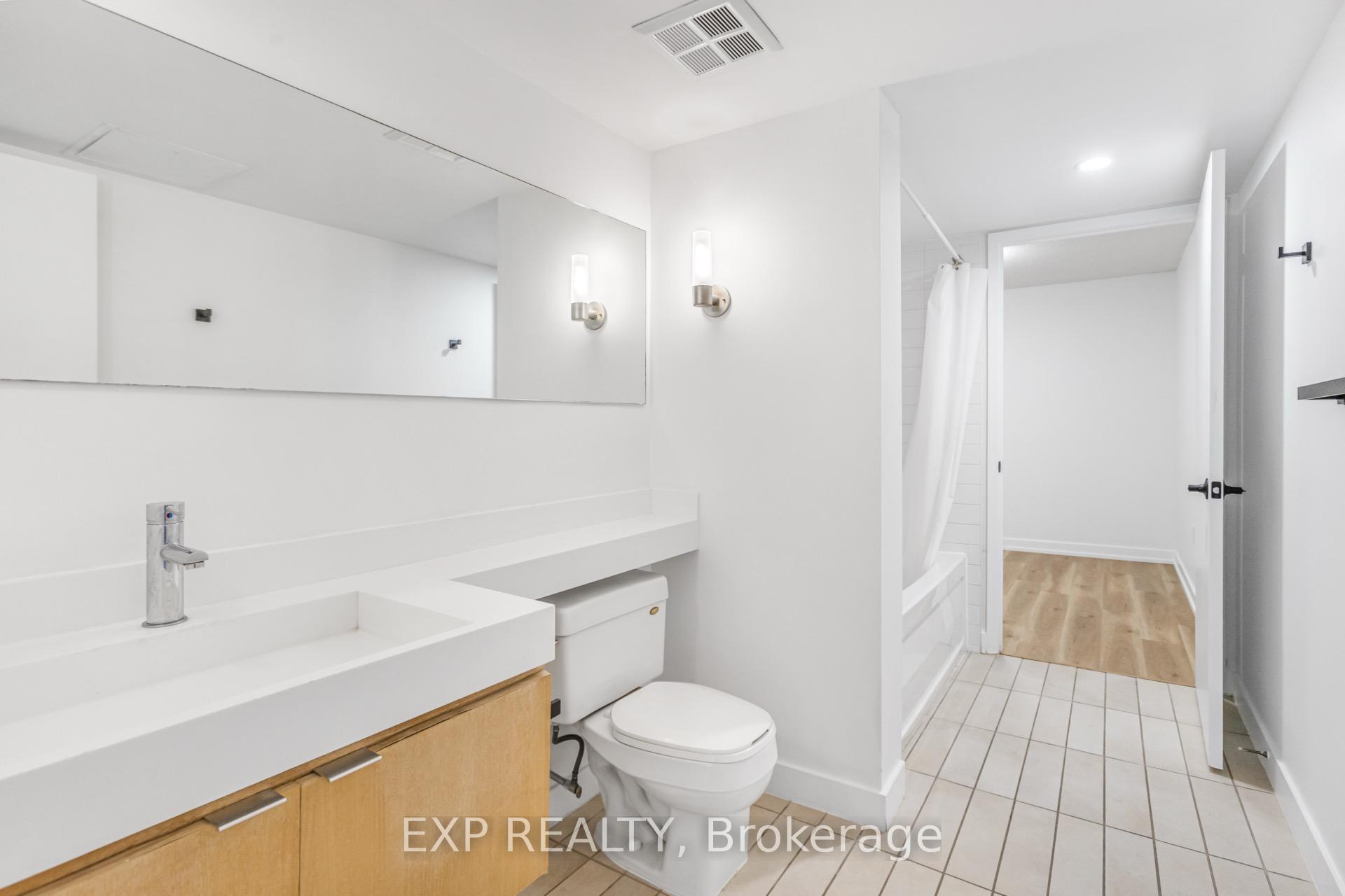 2 Bedrooms Condo at 4K Spadina, Toronto For sale
