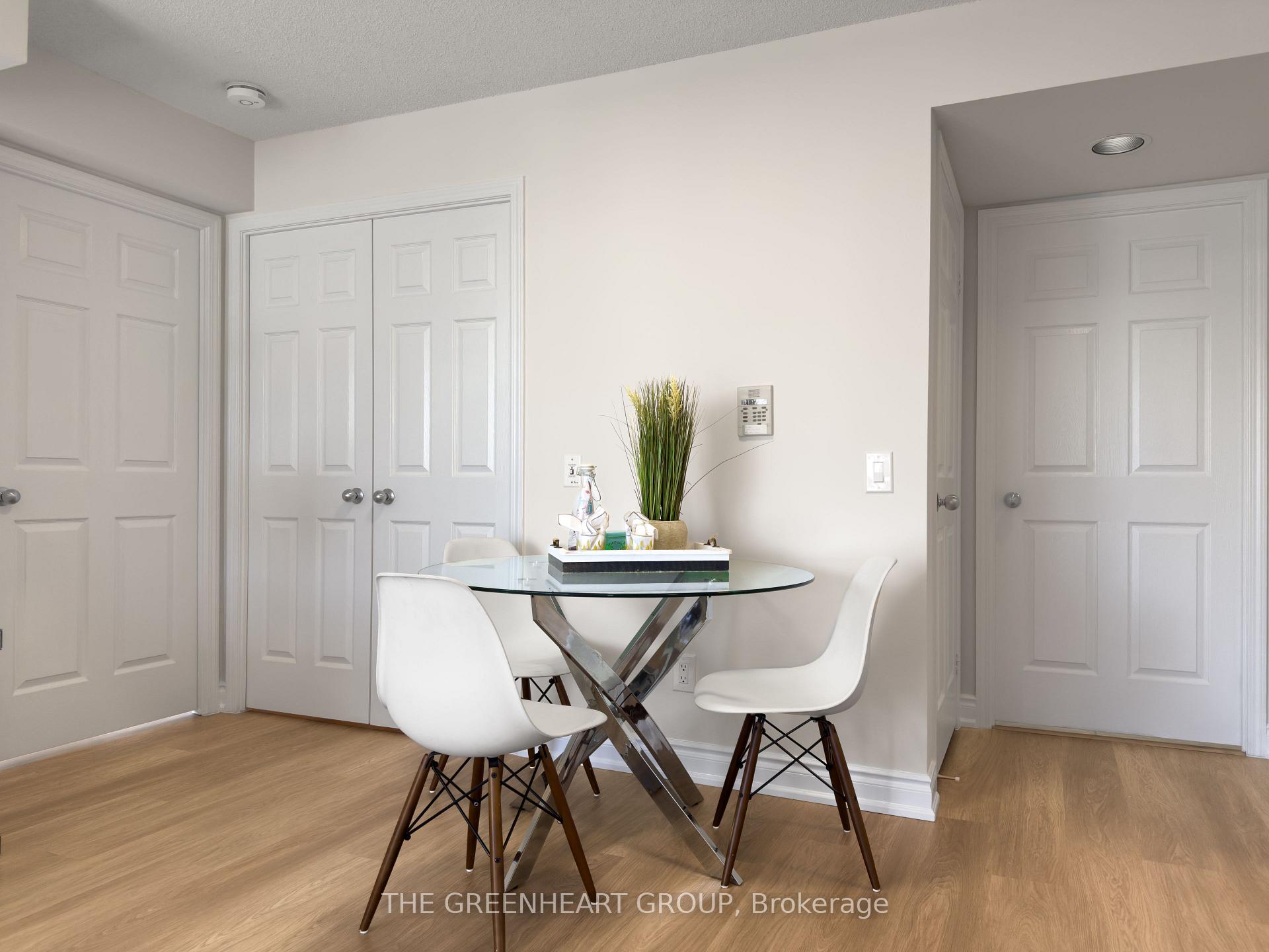 3 Bedrooms Condo at 155 Beecroft,  Toronto For sale