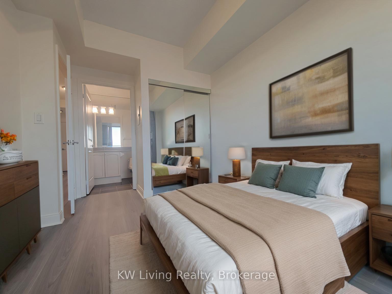 2 Bedrooms Condo at 80 Absolute,  Mississauga For sale