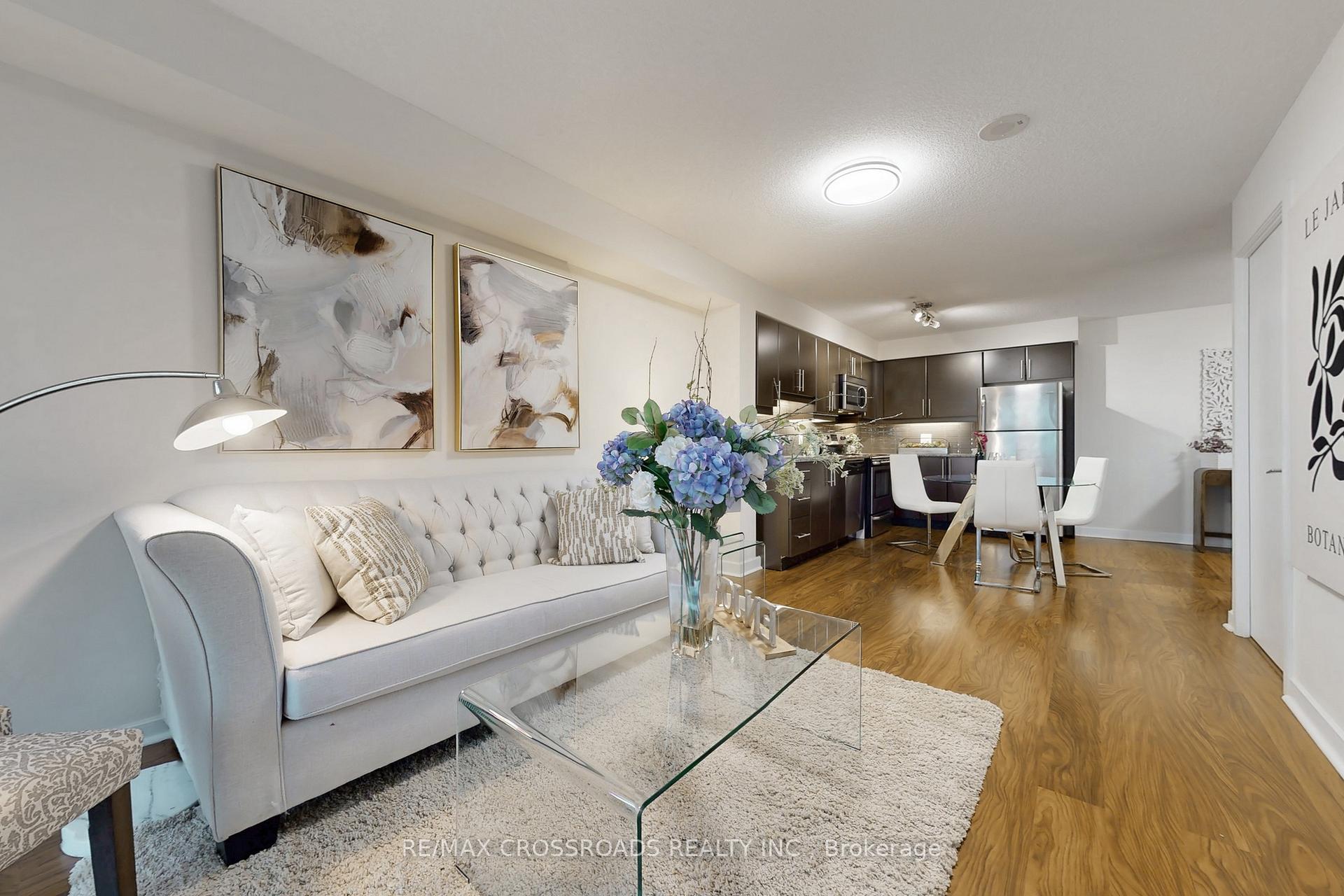 2 Bedrooms Condo at 33 Bay, Toronto For sale