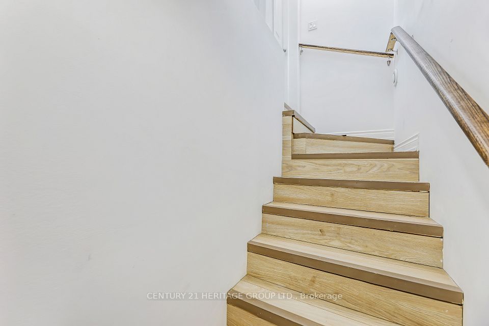 https://trreb-image.ampre.ca/6wpyeSWwOpZqqB0TXqluOkCHQ0yzLftu9lmDbbUmhPY/rs:fit:960:960/wm:.5:so:0:50:.4/wmsh:10/wmt:PHNwYW4gZm9yZWdyb3VuZD0nd2hpdGUnIGZvbnQ9JzY4Jz5DRU5UVVJZIDIxIEhFUklUQUdFIEdST1VQIExURC4sIEJyb2tlcmFnZTwvc3Bhbj4/cb:20250328160151/L3RycmViL2xpc3RpbmdzLzQwLzg1Lzc2LzQ2L3AvY2Q4OWY1YTItZWFjMi00ZWQ1LWE5YjAtMWExYTI3NWQ3YmIyLkpQRw.jpg