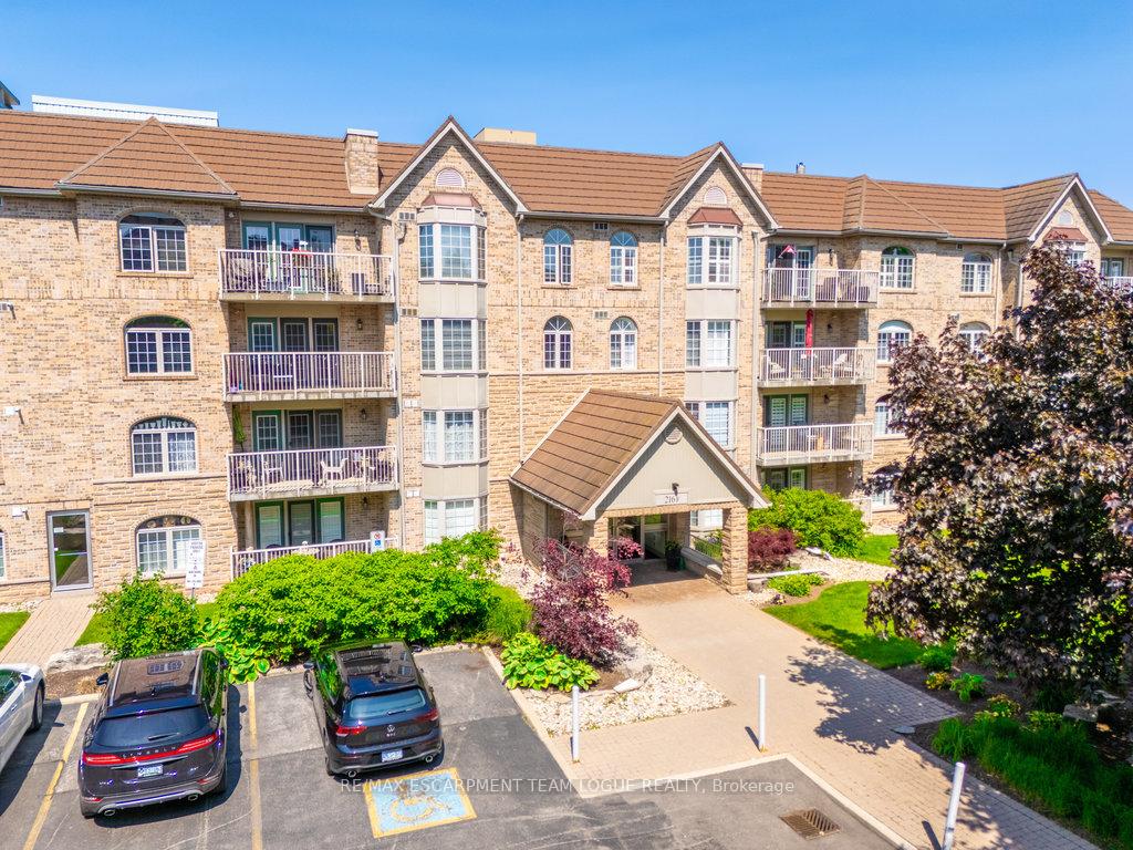 2 Bedrooms Condo at 216 Plains Road West, Burlington For sale
