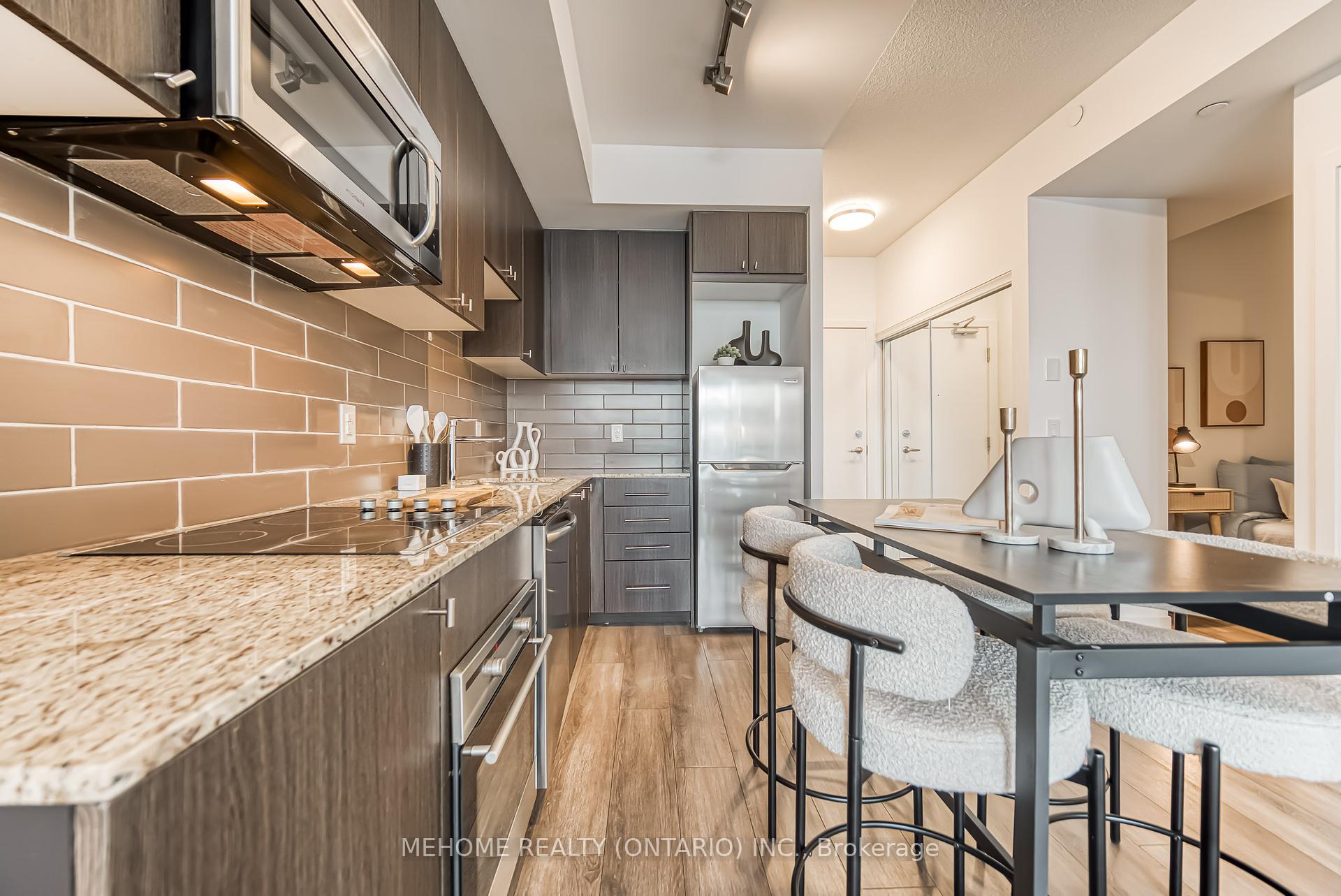 2 Bedrooms Condo at 18 Rean, Toronto For sale
