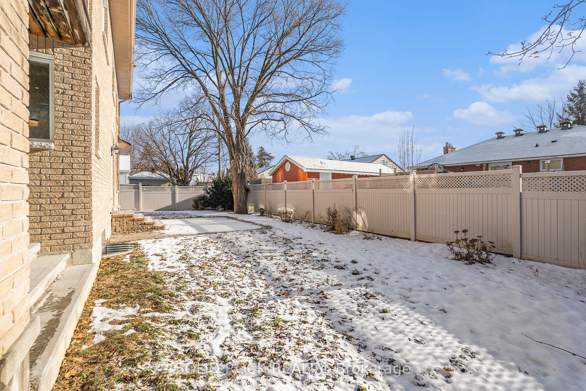 120 Rossland Avenue, MeadowlandsCrestviewandArea, ON K2G 2L3