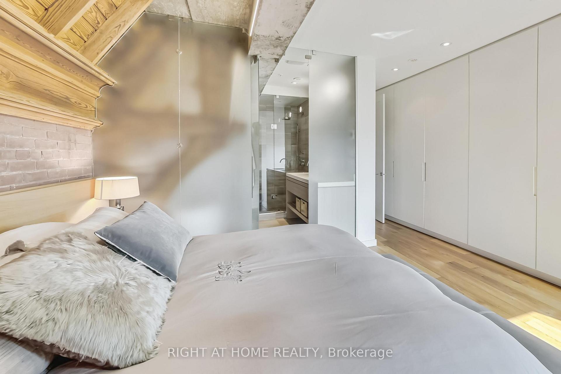 3 Bedrooms Condo at 40 Westmoreland, Toronto For sale