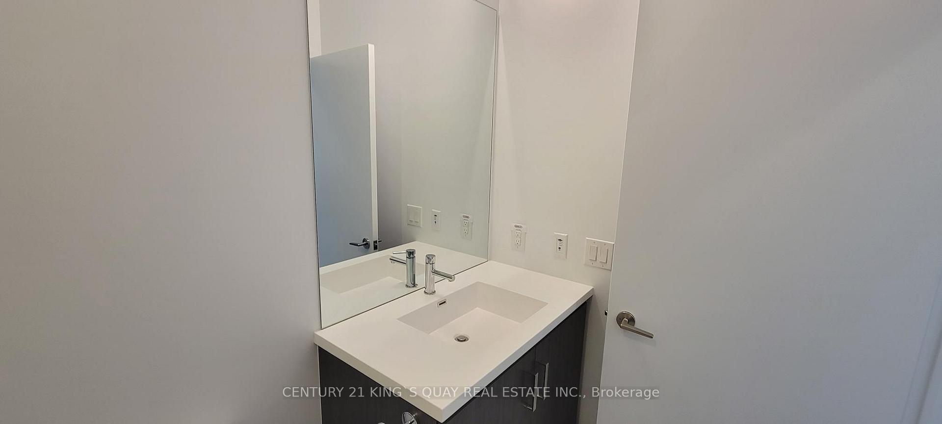 1 Bedroom Condo at 38 Honeycrisp,  Vaughan For sale