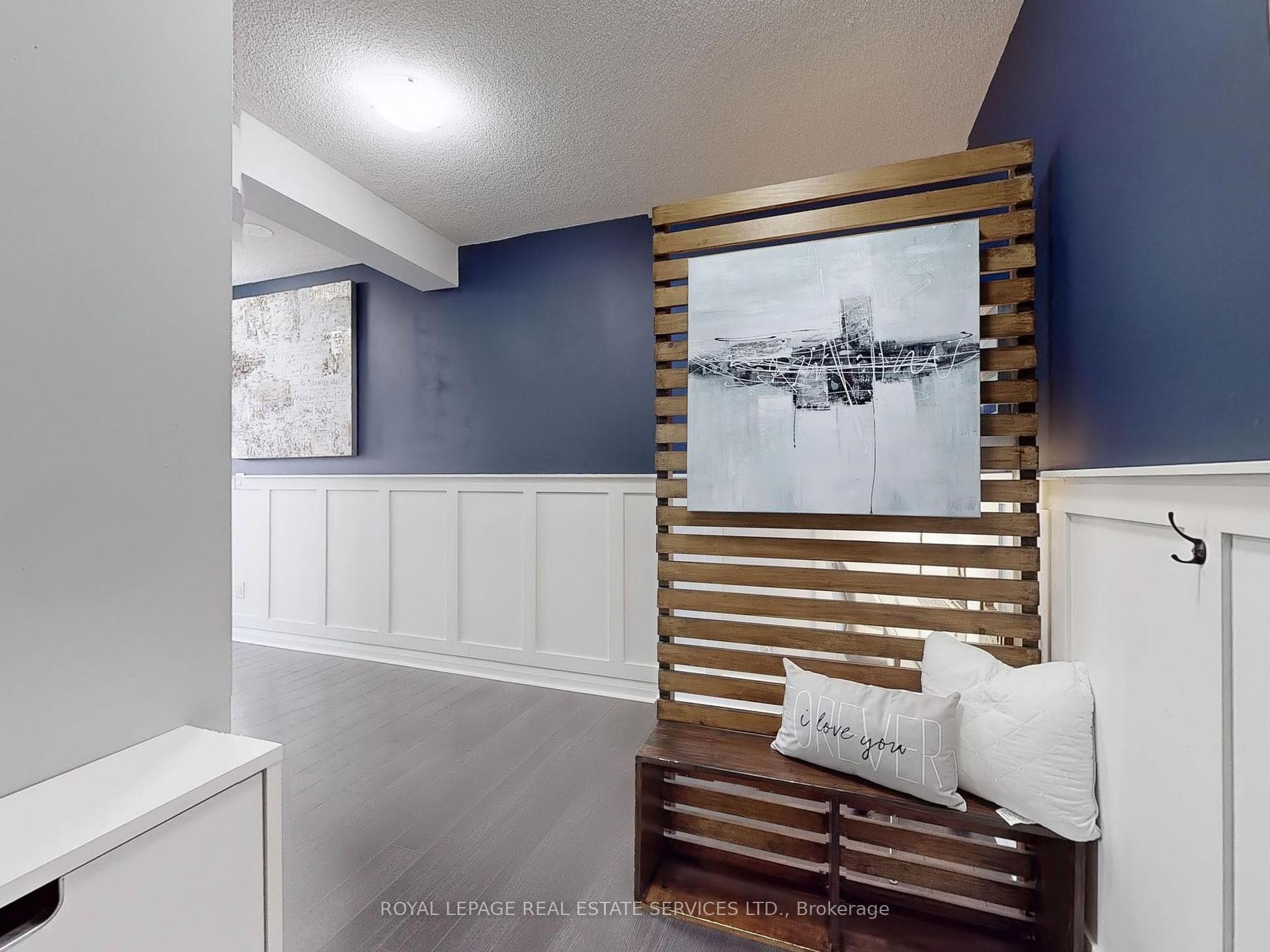 3 Bedrooms Condo at 5025 Four Springs, Mississauga For sale