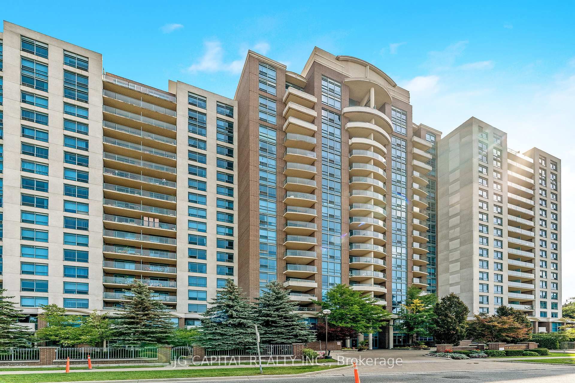 2 Bedrooms Condo at 233 Beecroft,  Toronto For sale