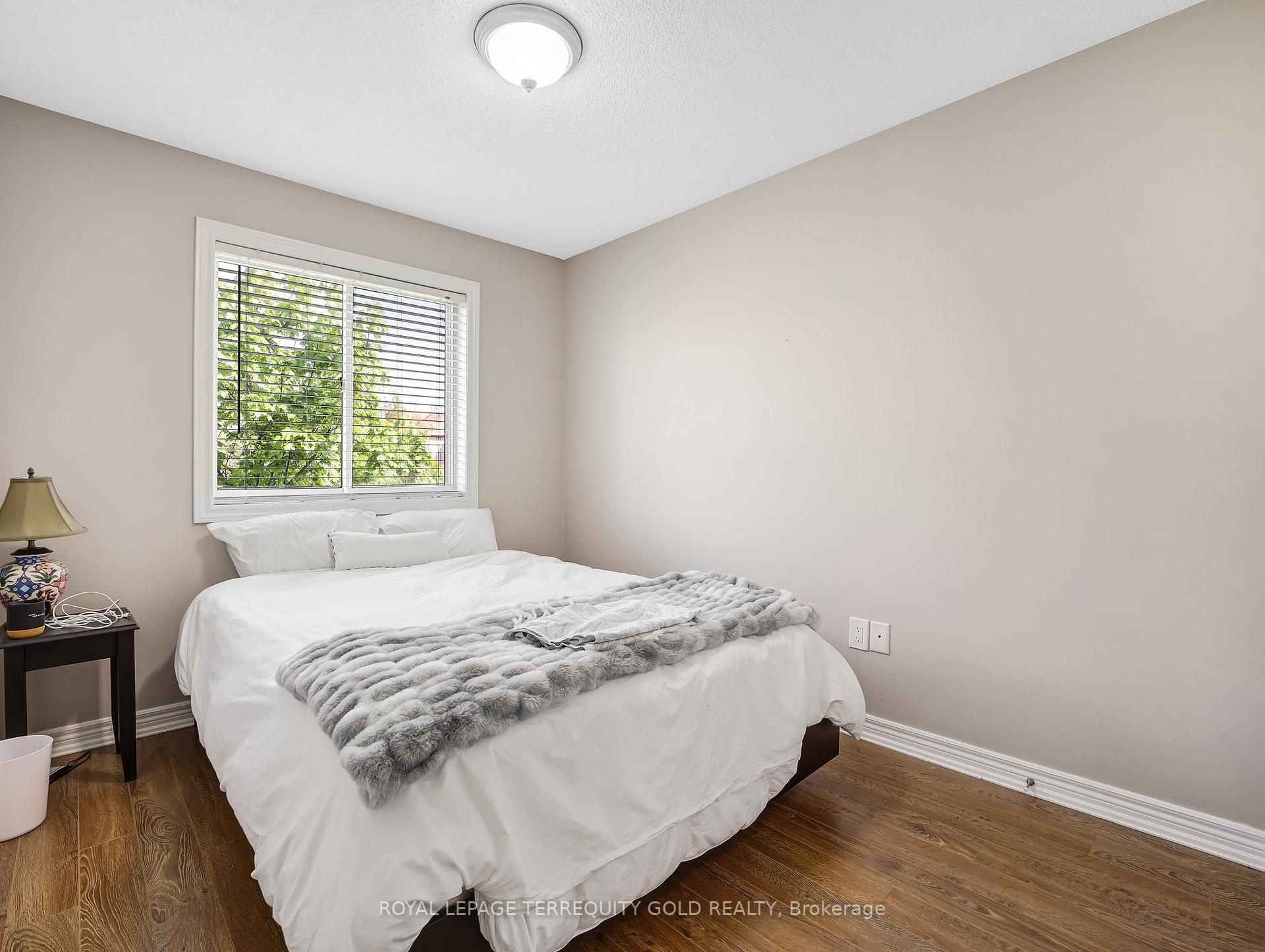 3 Bedrooms Condo at 4045 Upper Middle, Burlington For sale