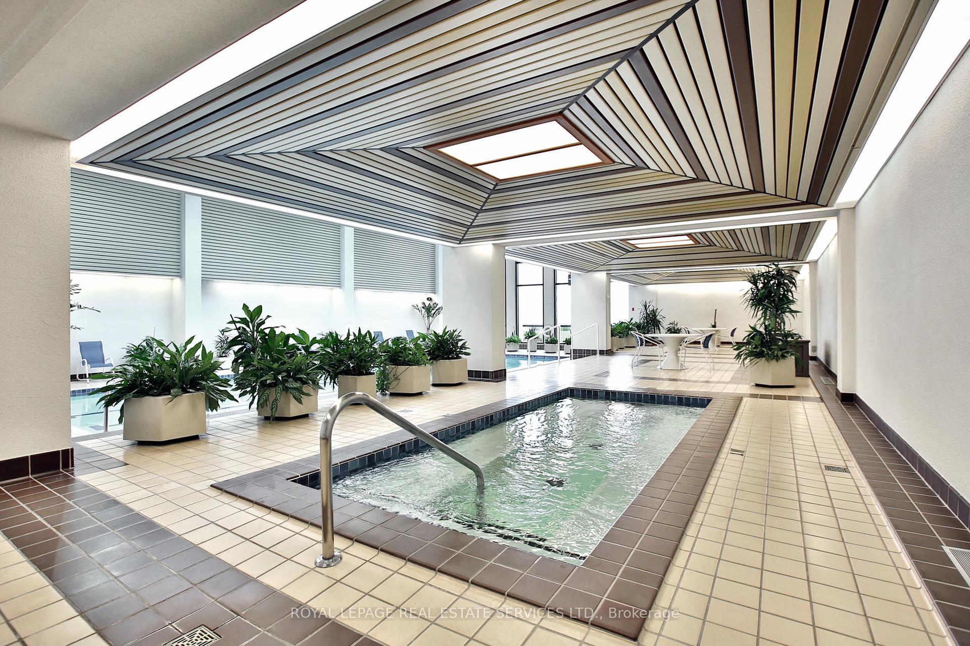 2 Bedrooms Condo at 2180 Marine,  Oakville For sale