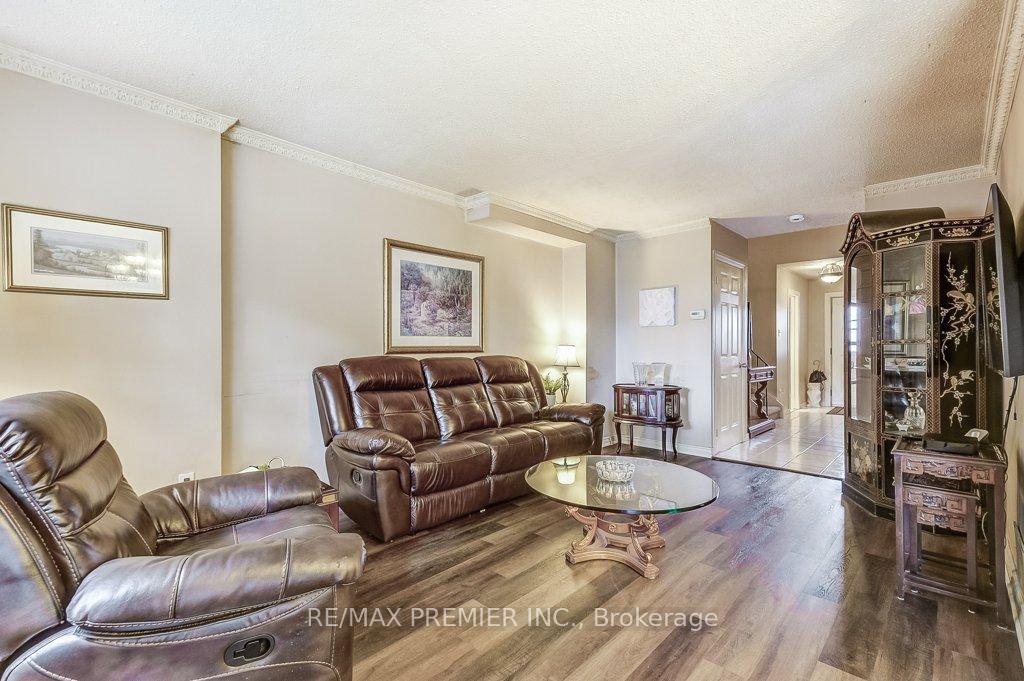 4 Bedrooms Condo at 2670 Battleford, Mississauga For sale