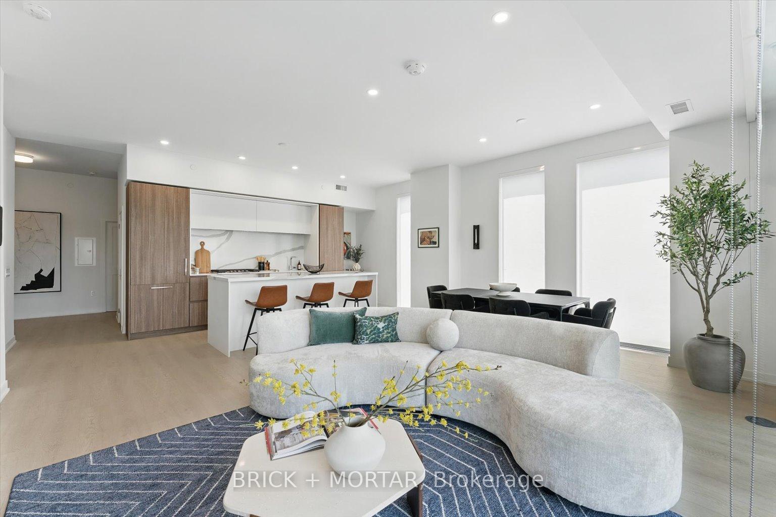 3 Bedrooms Condo at 1 Hillsdale, Toronto For sale