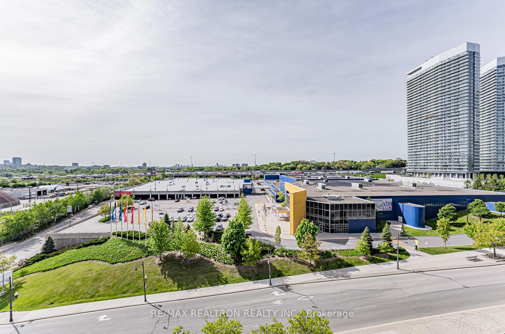 3 Bedrooms Condo at 29 Singer, Toronto For sale