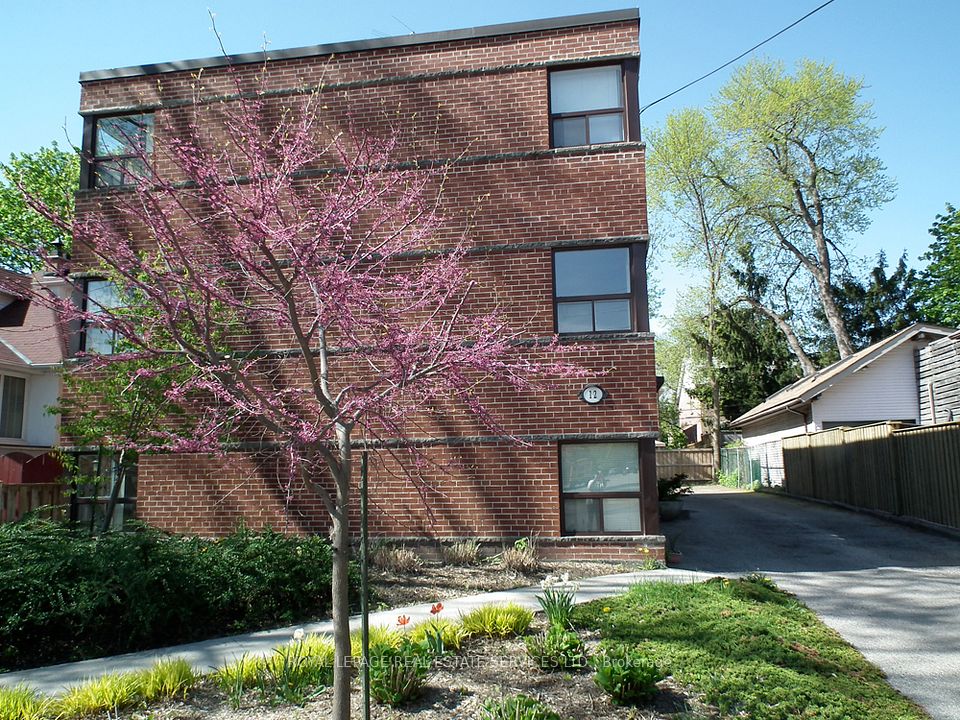 12 Cayuga